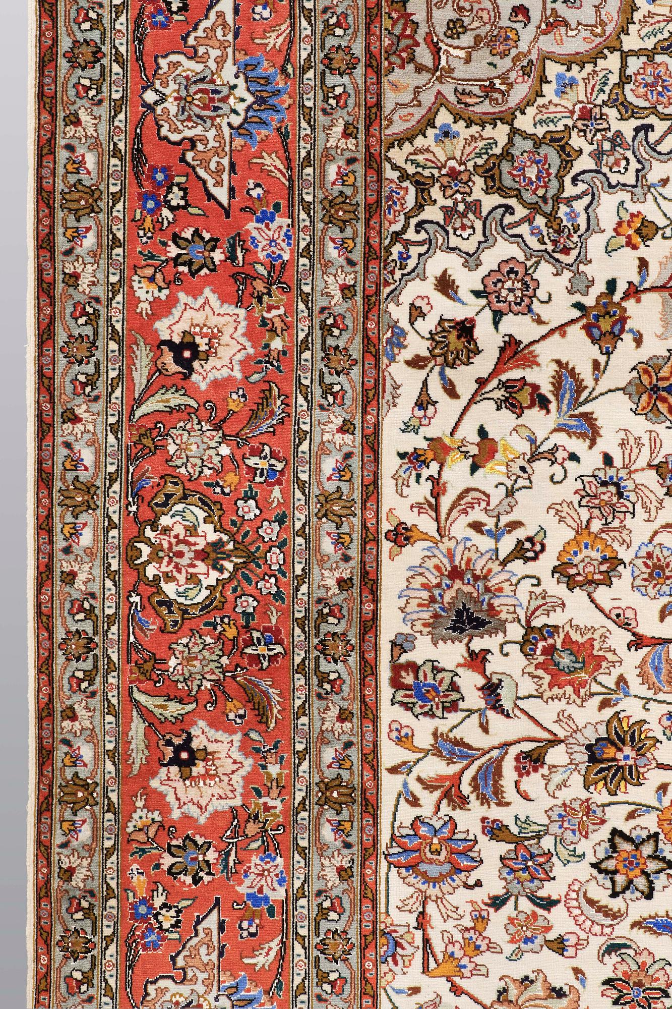 A carpet, Täbriz part silk, 306 x 200 cm.