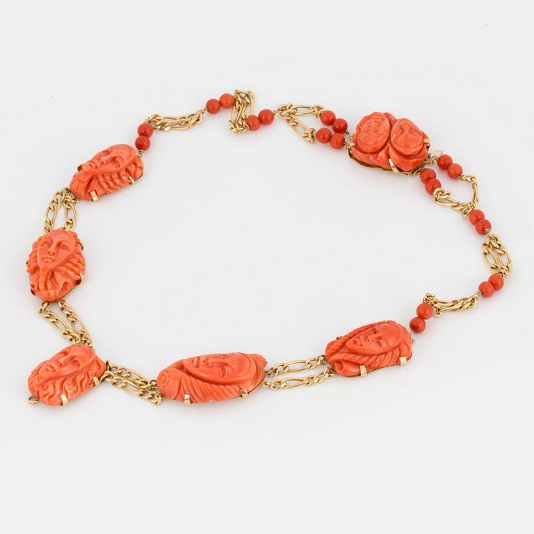 NECKLACE, 18k gold with 6 engraved corals and 20 coral beads. Italian marks.