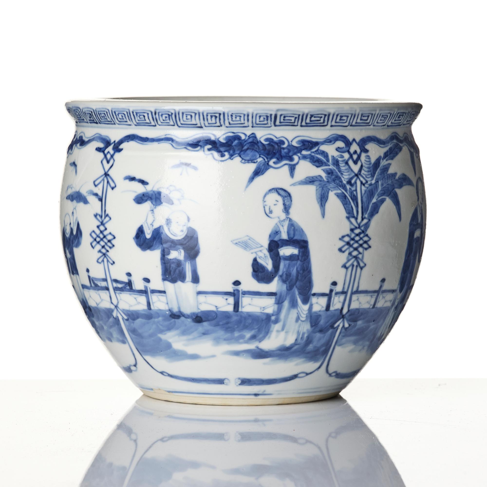 A Chinese blue and white porcelain flower pot, 20th century.