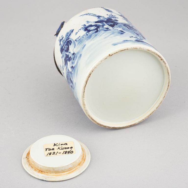 Tekanna, porslin, Kina, Qingdynasti, 1800-talet.