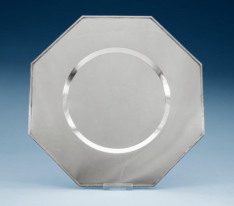 A Wiwen Nilsson octagonal silver dish, Lund 1933.