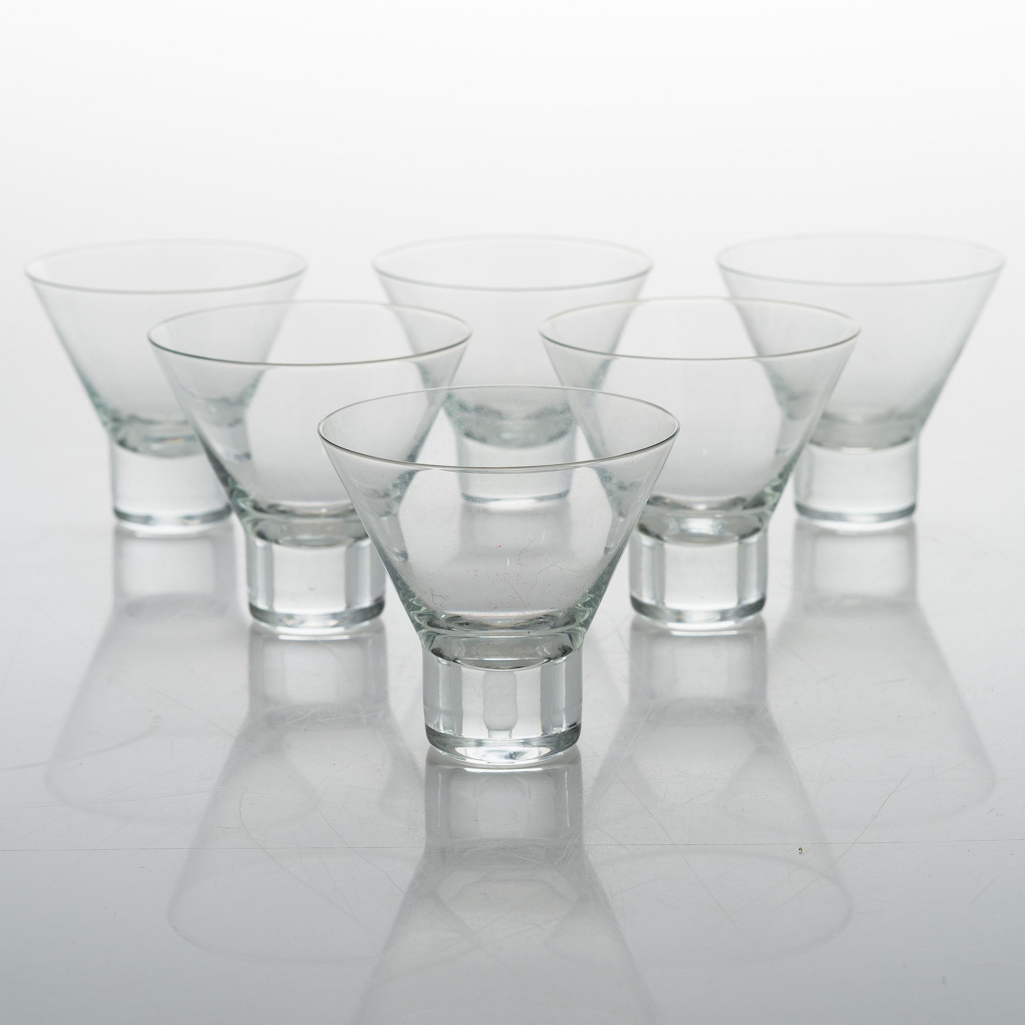 GÖRAN HONGELL, A glass table ware set of 16 pcs for Iittala, model "Aarne", designed in 1949.