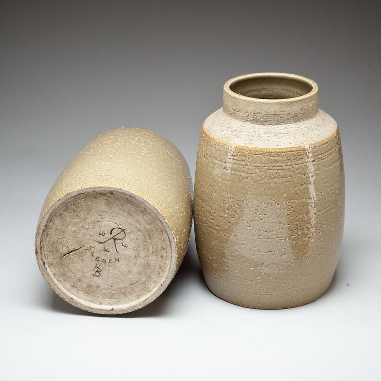 GOLVVASER, 2 st, stengods, Hertha Bengtsson, Rörstrand, 1900-talets mitt.