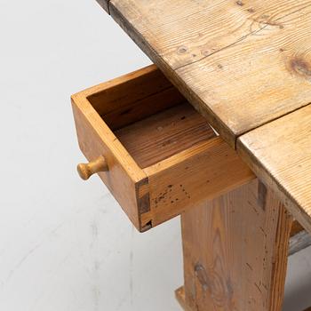 A pine gate-leg table, first part of the 19th century,