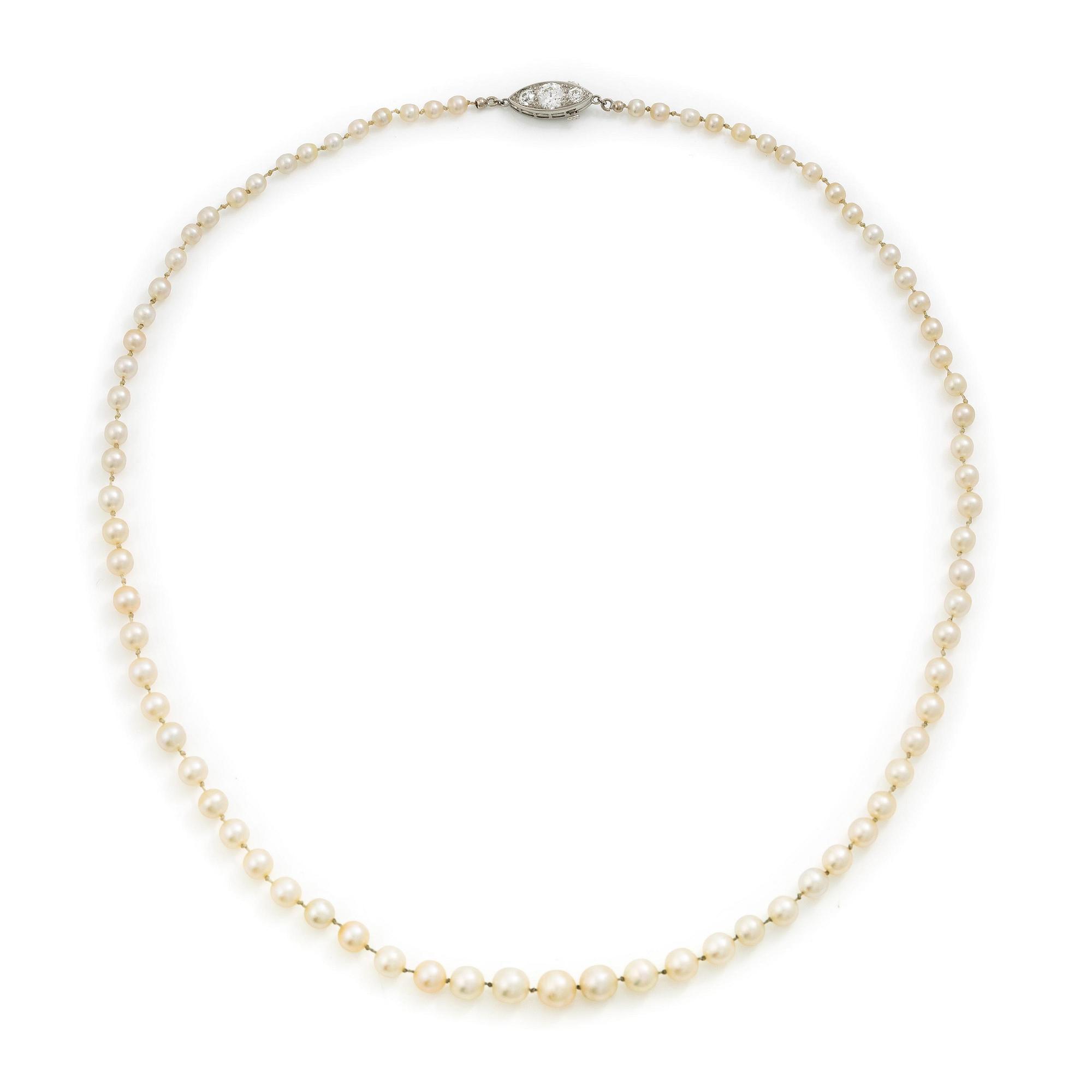 Collier pärlor lås platina med gammalslipade diamanter.