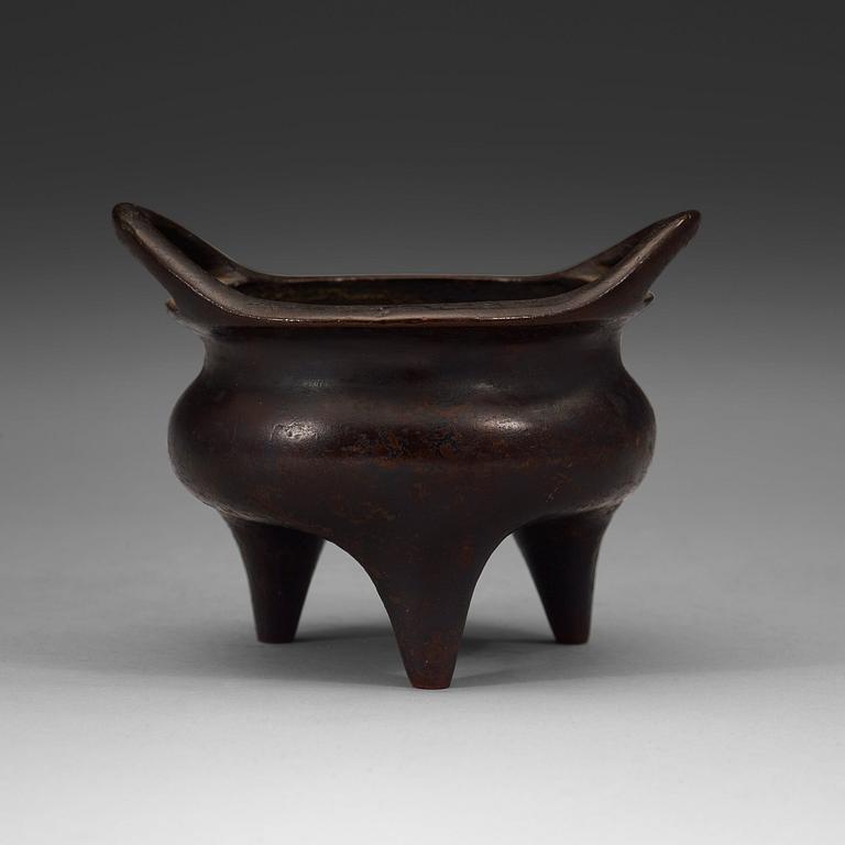 A copper alloy tripod censer, Ming dynasty, 17th Century with Xuandes four character mark.