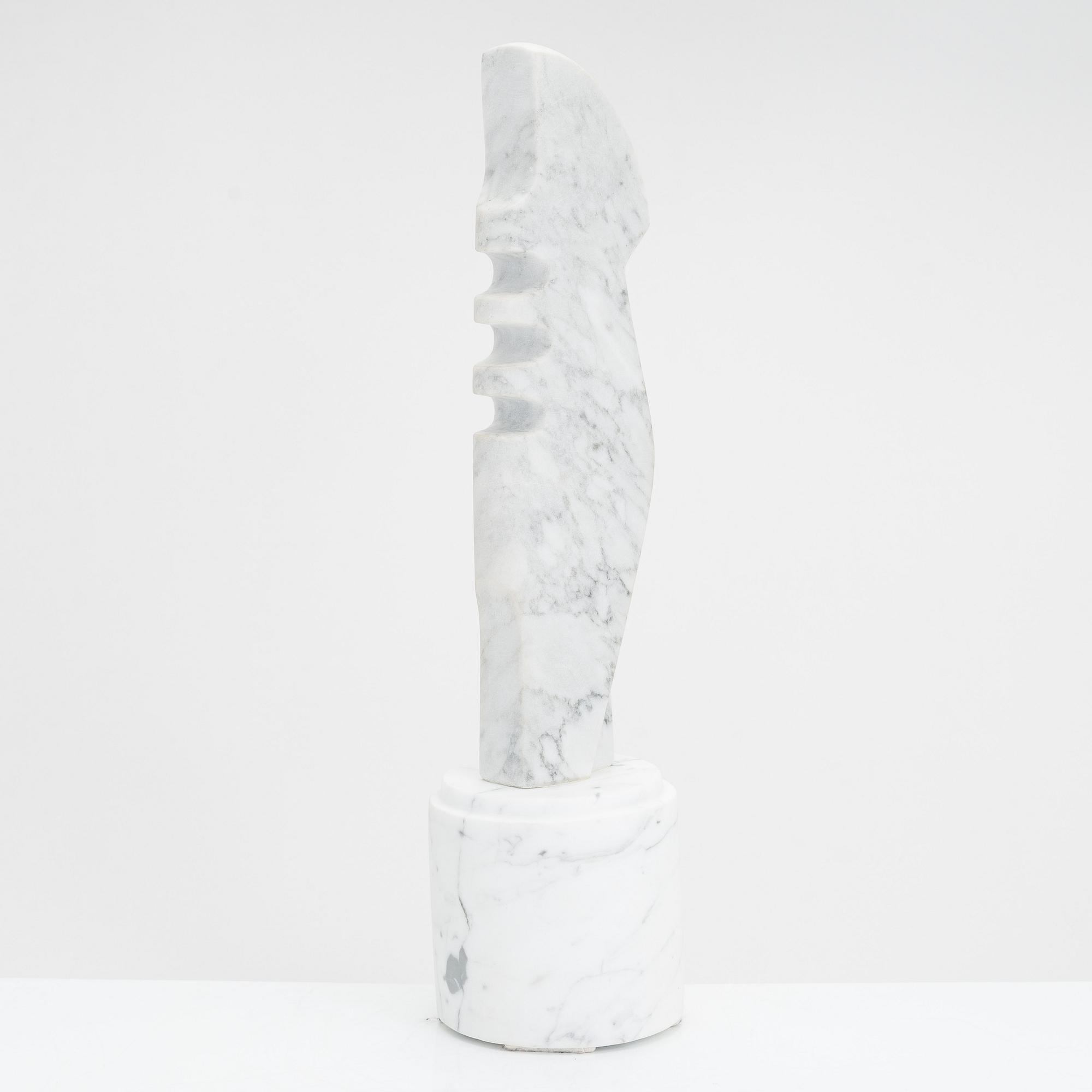 Arvo Siikamäki, skulptur, marmor, signerad och daterad 2011.