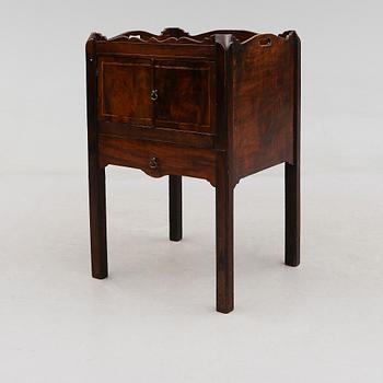 POTTSKÅP, England, 1800-tal.