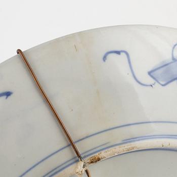 A Japanese Imari dish, early 20th Century.