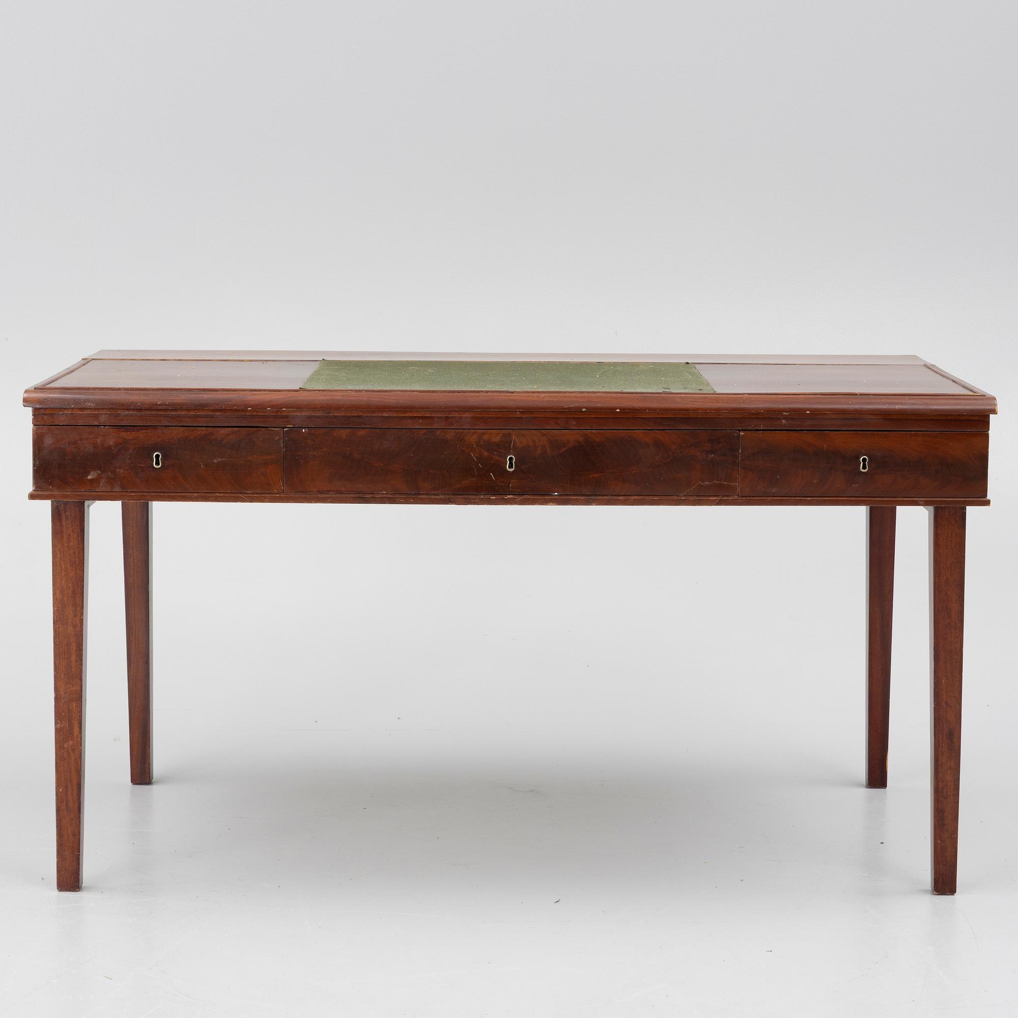 Skrivbord, troligen Danmark. 1900-talets första hälft.