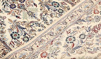 A part silk runner, Nain, so-called 9LAA approx. 390 x 94 cm.