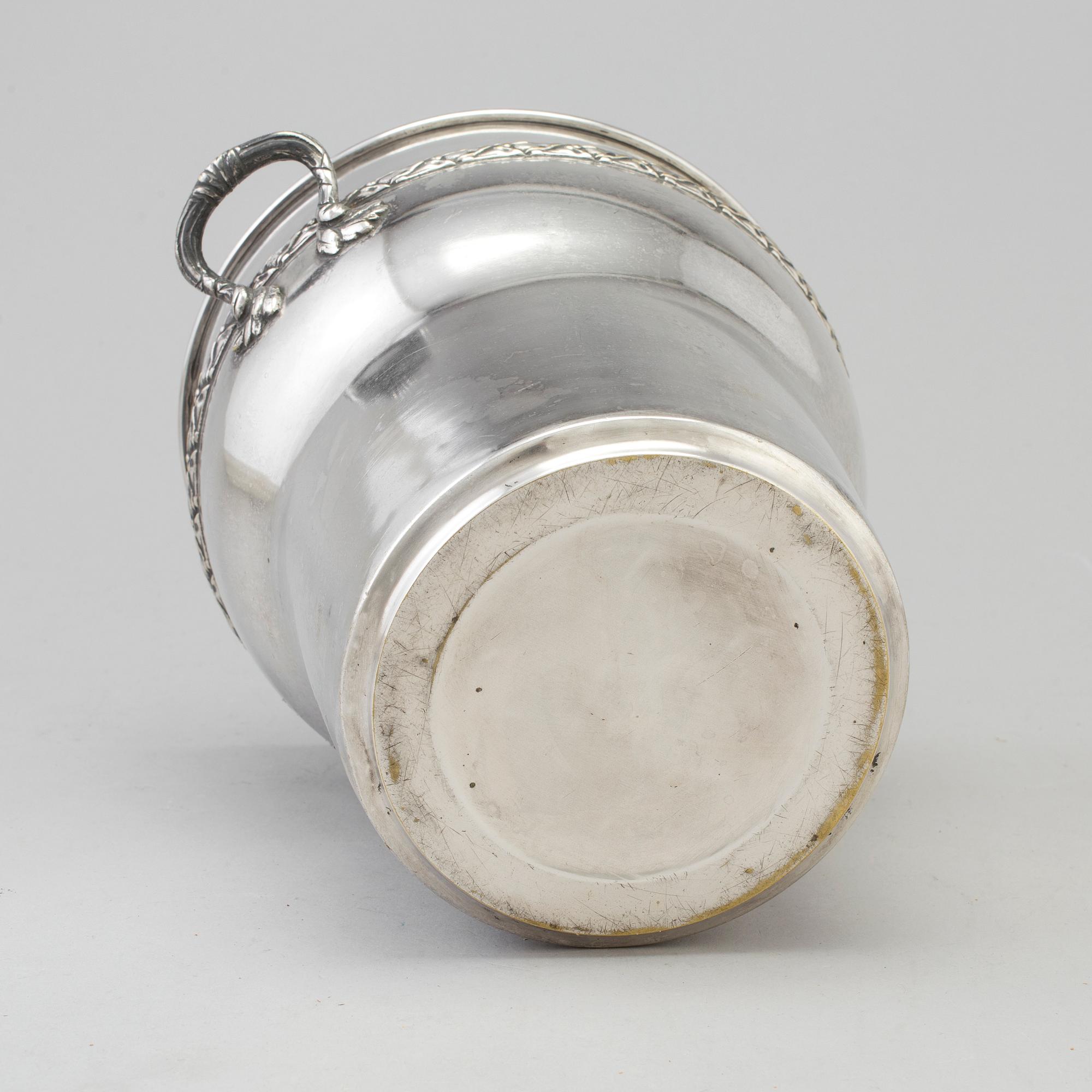 A mid 20th century plate champagne cooler.