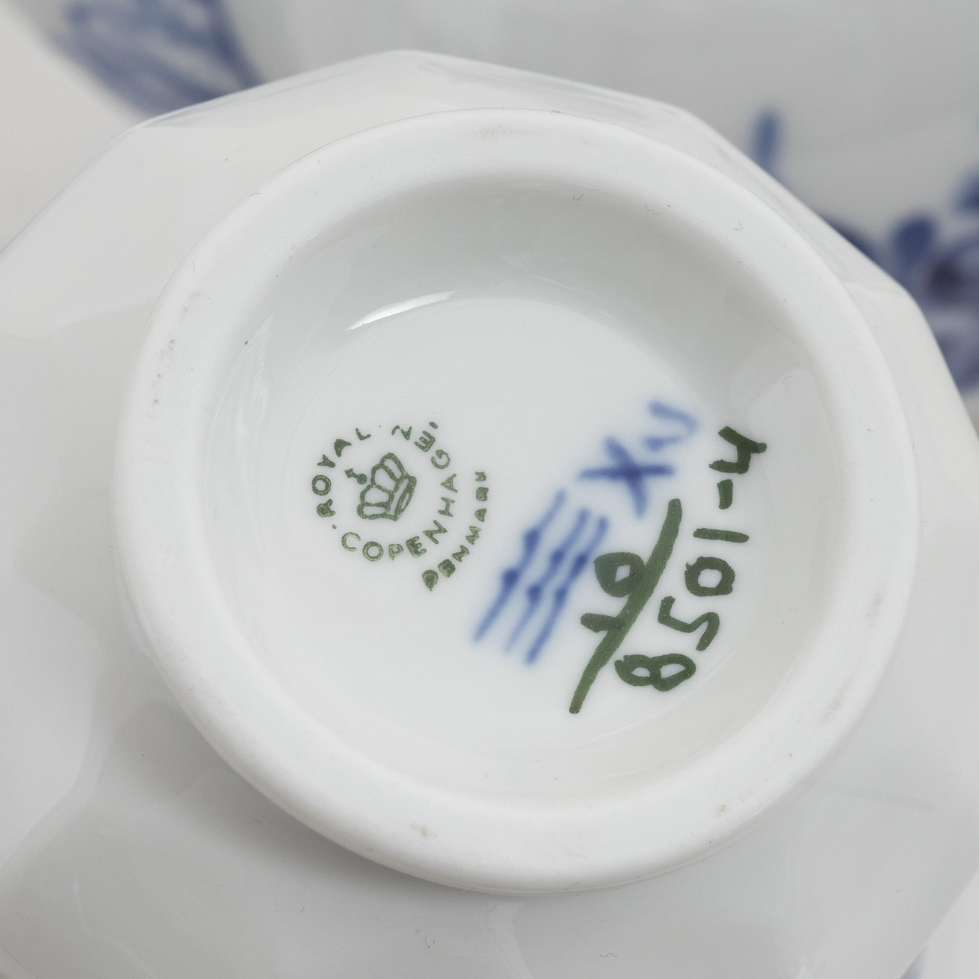 A Royal Copenhagen porcelaine coffee- and tea service (88 pieces).