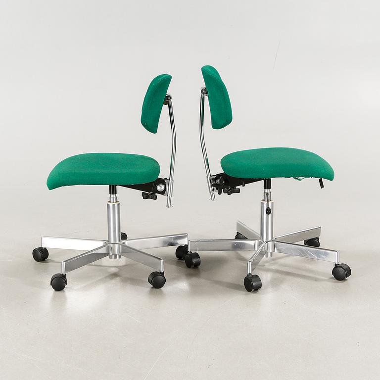 SKRIVBORDSSTOLAR, ett par, "Cento", IKEA, omkring 1980.