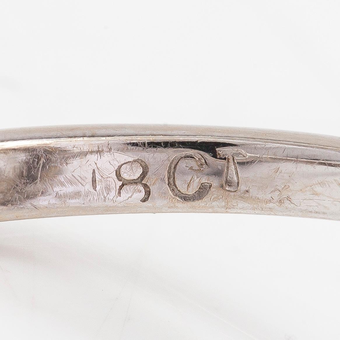 An 18K white gold ring with a central marquise-cut diamond ca. 1.40 ct and  brilliant-cut diamonds ca. 0.70 ct in total.