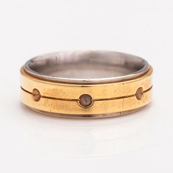 An 18K gold ring. Marski's.