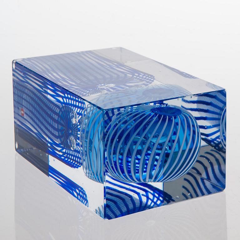 Oiva Toikka, A GLASS CUBE.