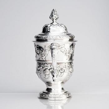 Thomas Whipham, praktpokal med lock och hänklar, silver, London 1752.