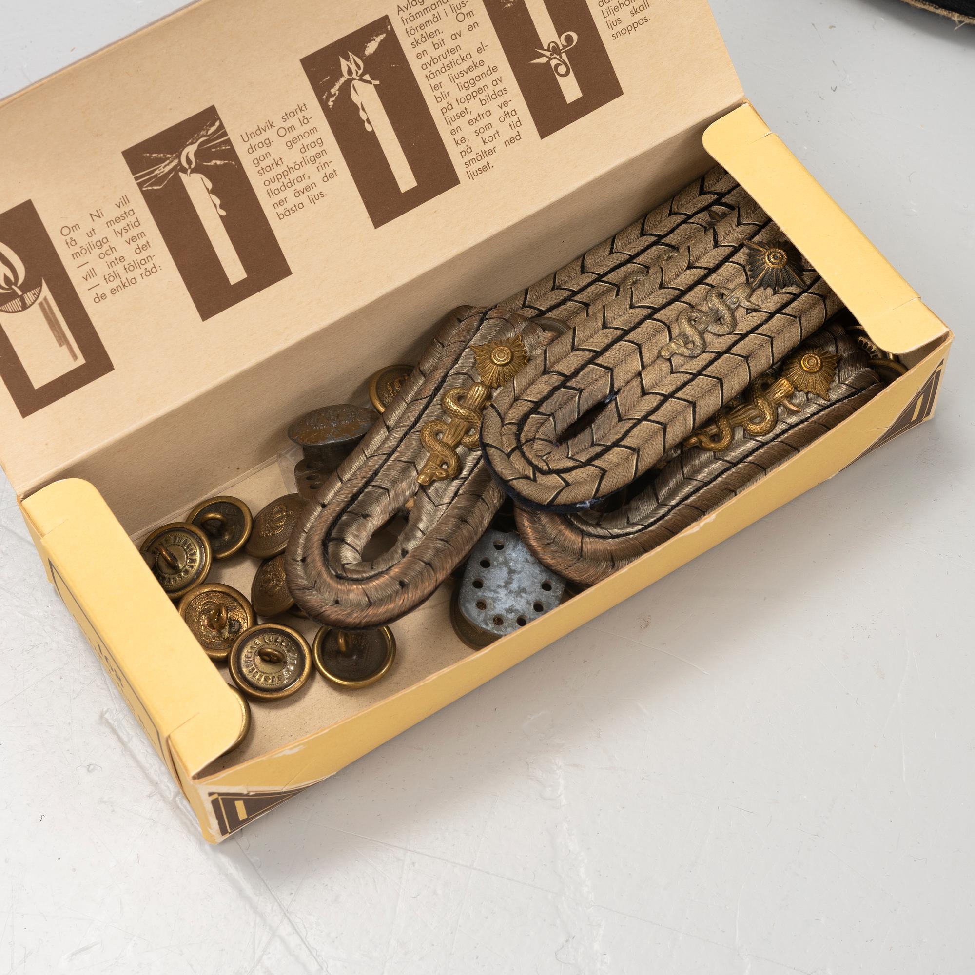 A lot with uniforms parts for German WWI medical officer.