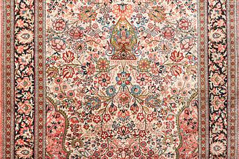 Matta, silke Ghom, ca. 182 x 122.