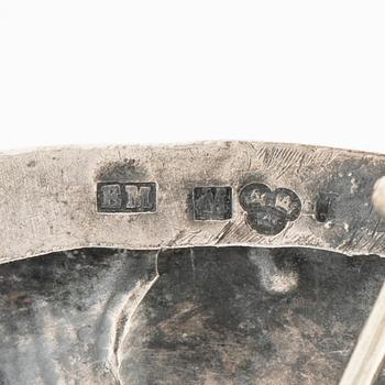 Brosch, silver med grön sten.