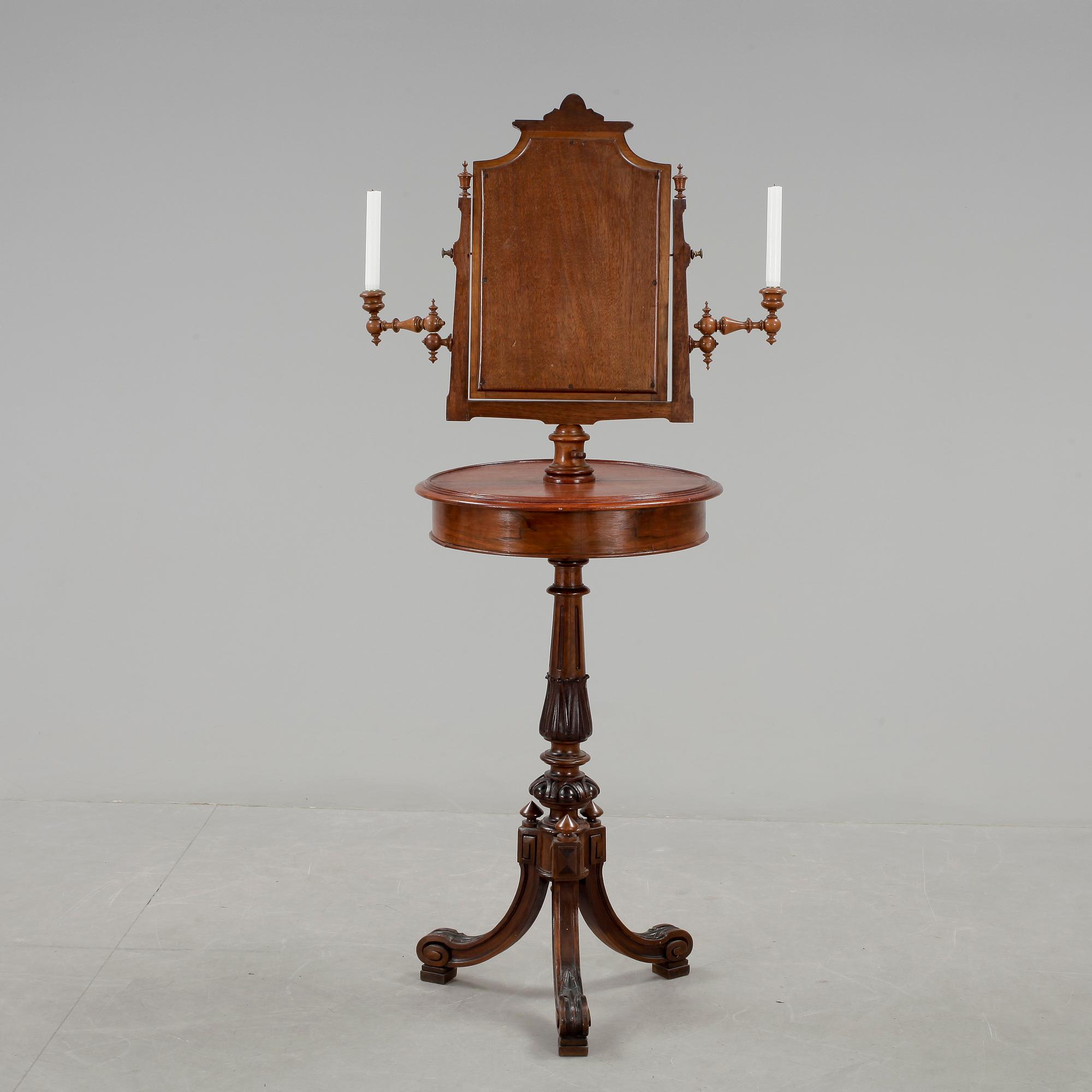 RAKSPEGEL, nyrokoko, 1800-talets andra hälft.