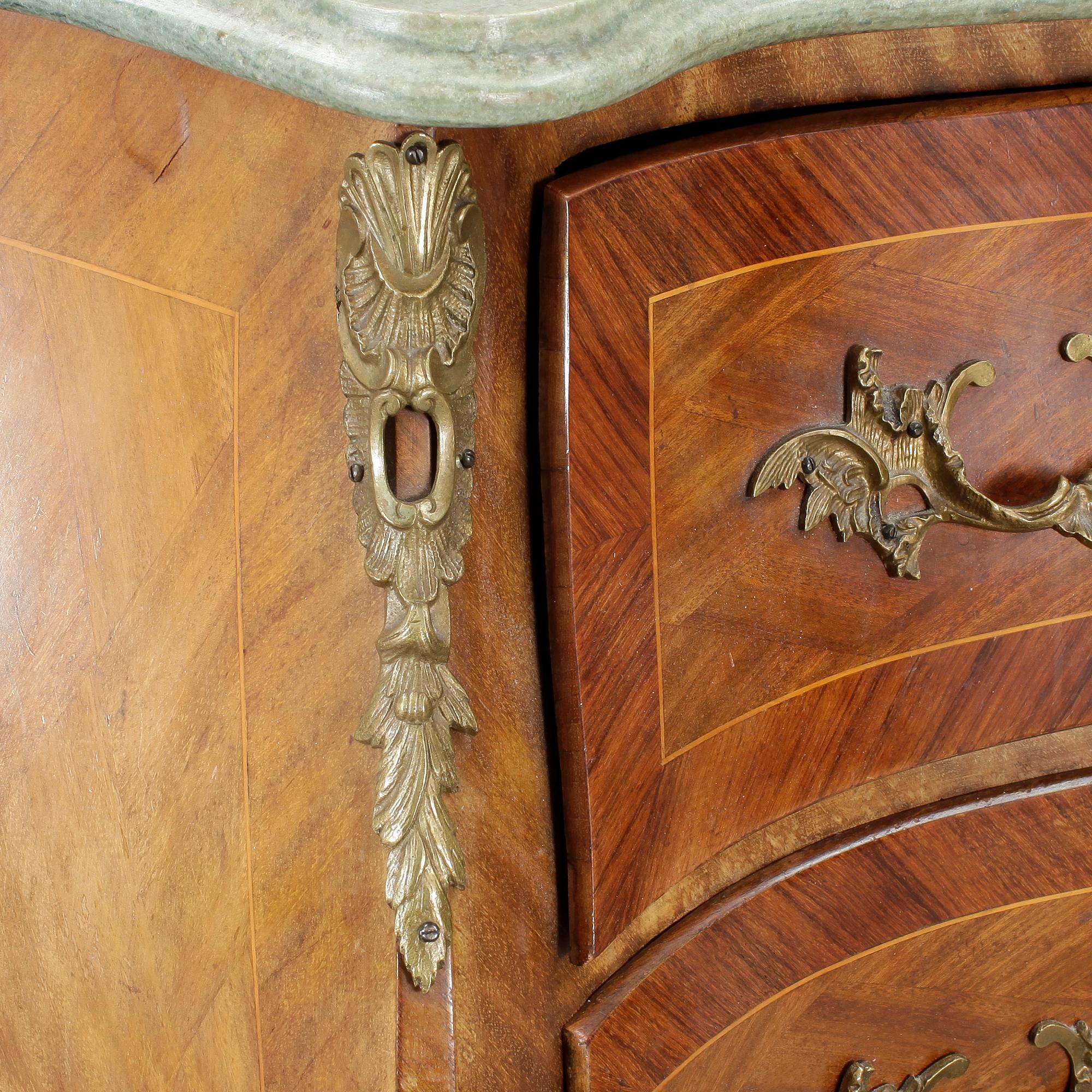 BYRÅ, rokokostil, 1900-talets första hälft.