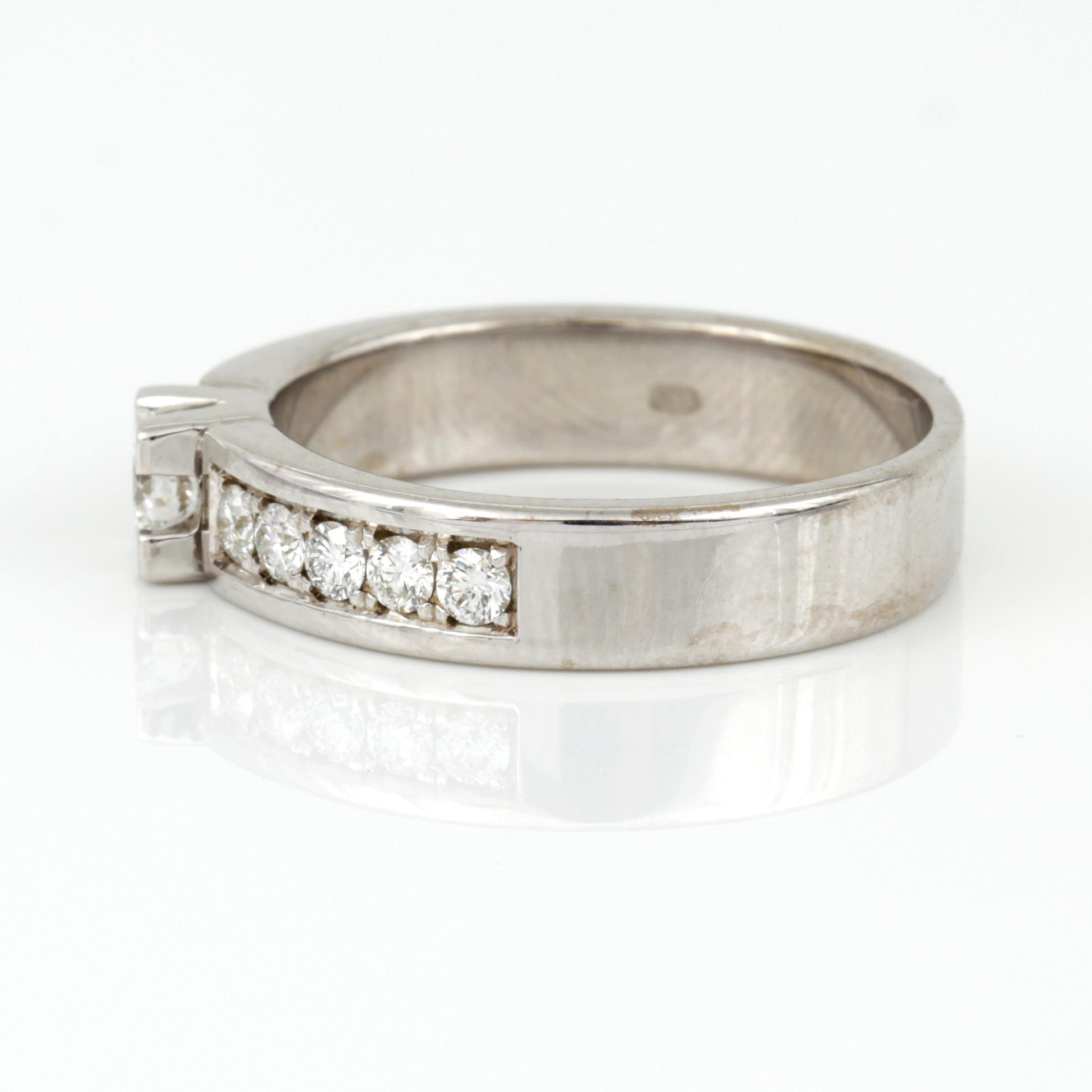 RING, 14K vitguld med briljantslipade diamanter, tot ca 0,51 ct. Vikt ca 4,59 g.
