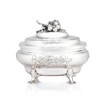 250. A Swedish 18th century silver sugar-casket, mark of Hans Lundgren, Stockholm 1770.