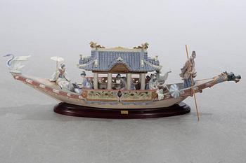 LLADRO, figurgrupp, kinesisk båt, Spanien, 1900-talets slut.