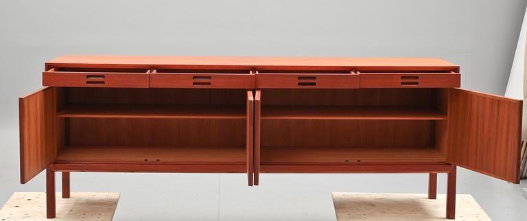 SIDEBOARD, Bertil Fridhagen, Bodafors, märkt, 1900-talets andra hälft.