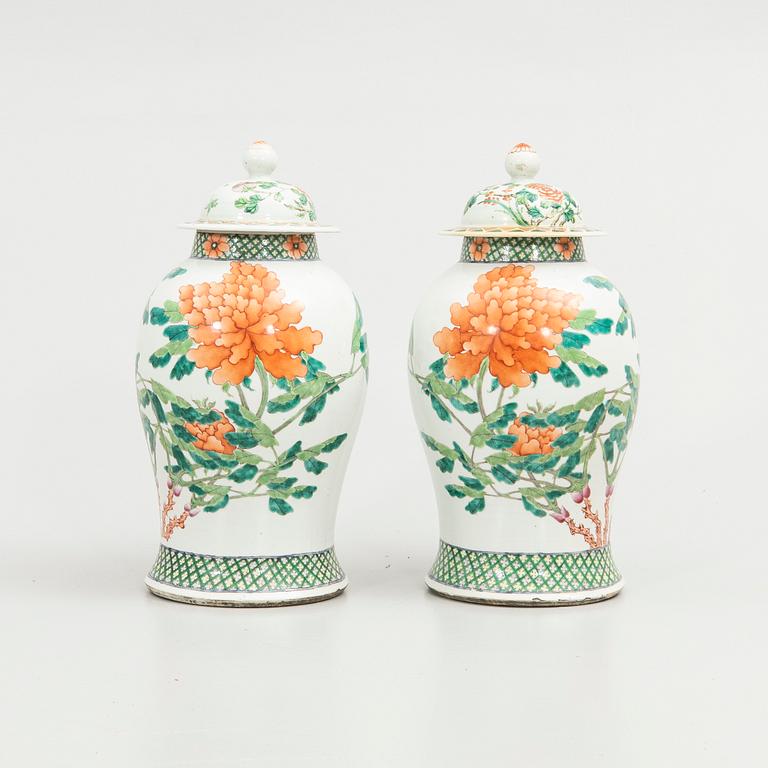 Lock urns, a pair, porcelain, China, 20th century.