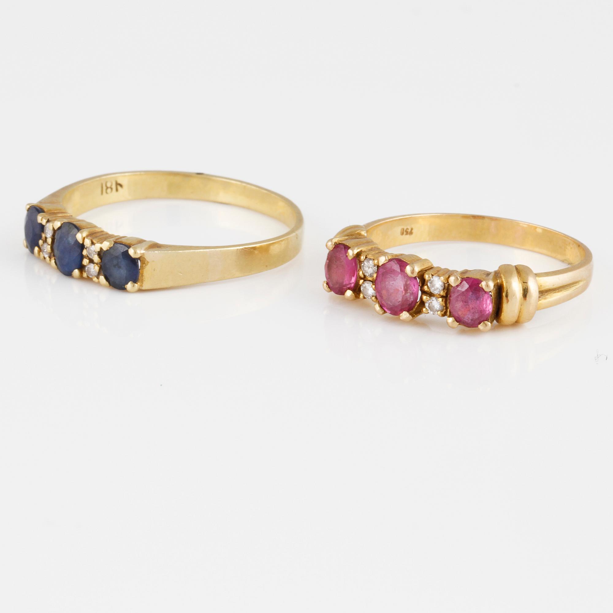 RINGAR, 2 st, 18K guld med briljantslipade diamanter samt  fasettslipade rosa och blå safirer. Vikt 6,1 gram.