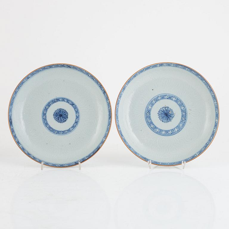 A group of four Chinese blue and white dishes, Qing dynasty, Qianlong (1736-95).