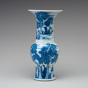 A blue and white vase, Qing dynasty, Kangxi (1662-1722).