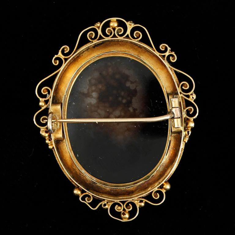 BROSCH, 18k guld med agat. Vikt 13g.