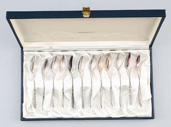 KAFFESKEDAR, 12 st, silver, modell Carmen, GAB, 1900-talets andra hälft. Total vikt ca 131 g.