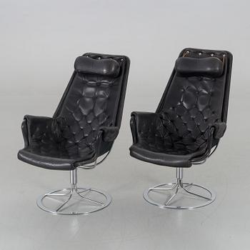 A PAIR OF BRUNO MATHSSON "JETSON" ARMCHAIRS.