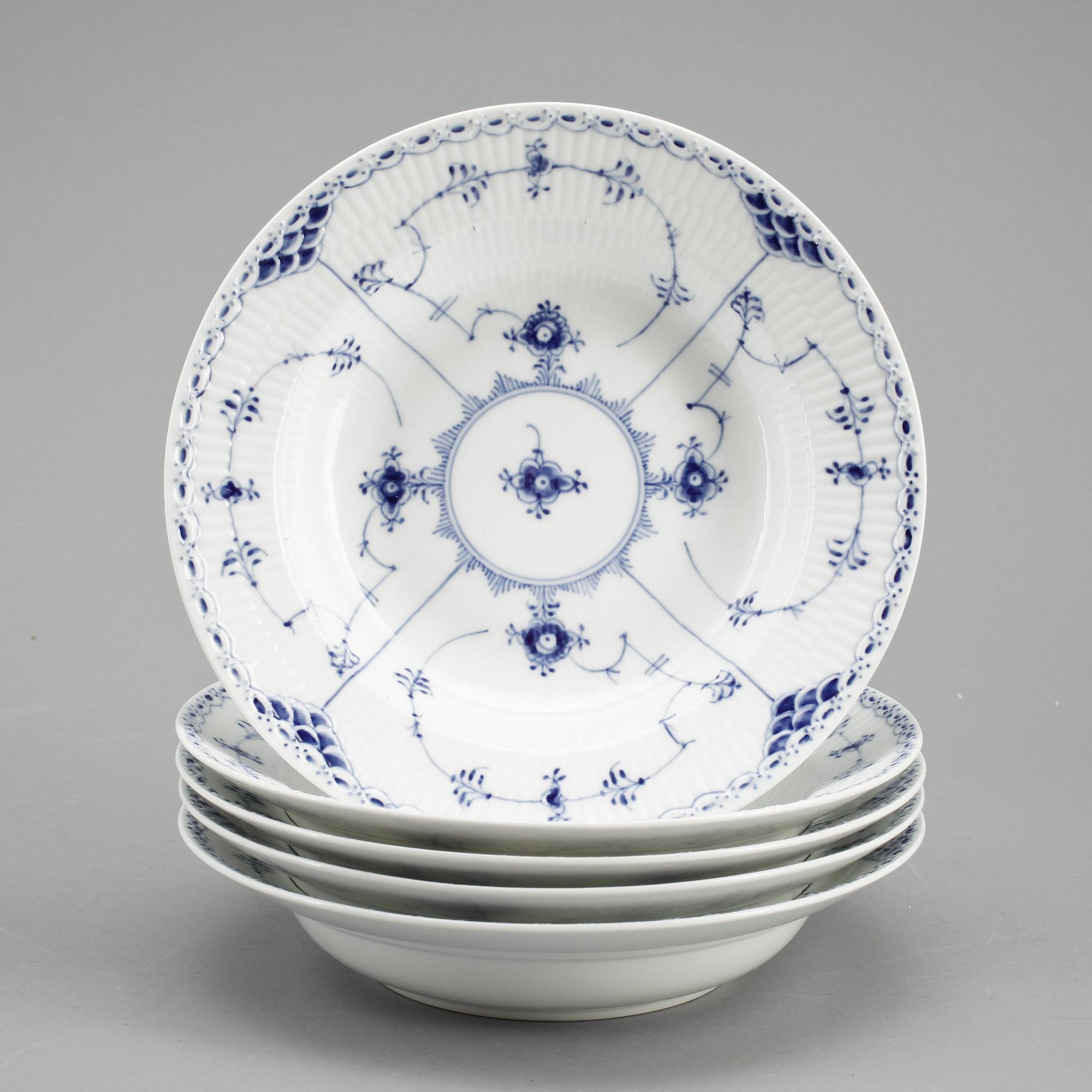 SERVISDELAR, 9st , porslin, "Musselmalet", Royal Copenhagen, 1900-talets andra hälft.