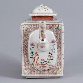 TEKANNA, porslin, Kina ,sannolikt Jiaqing, 1795-1820).