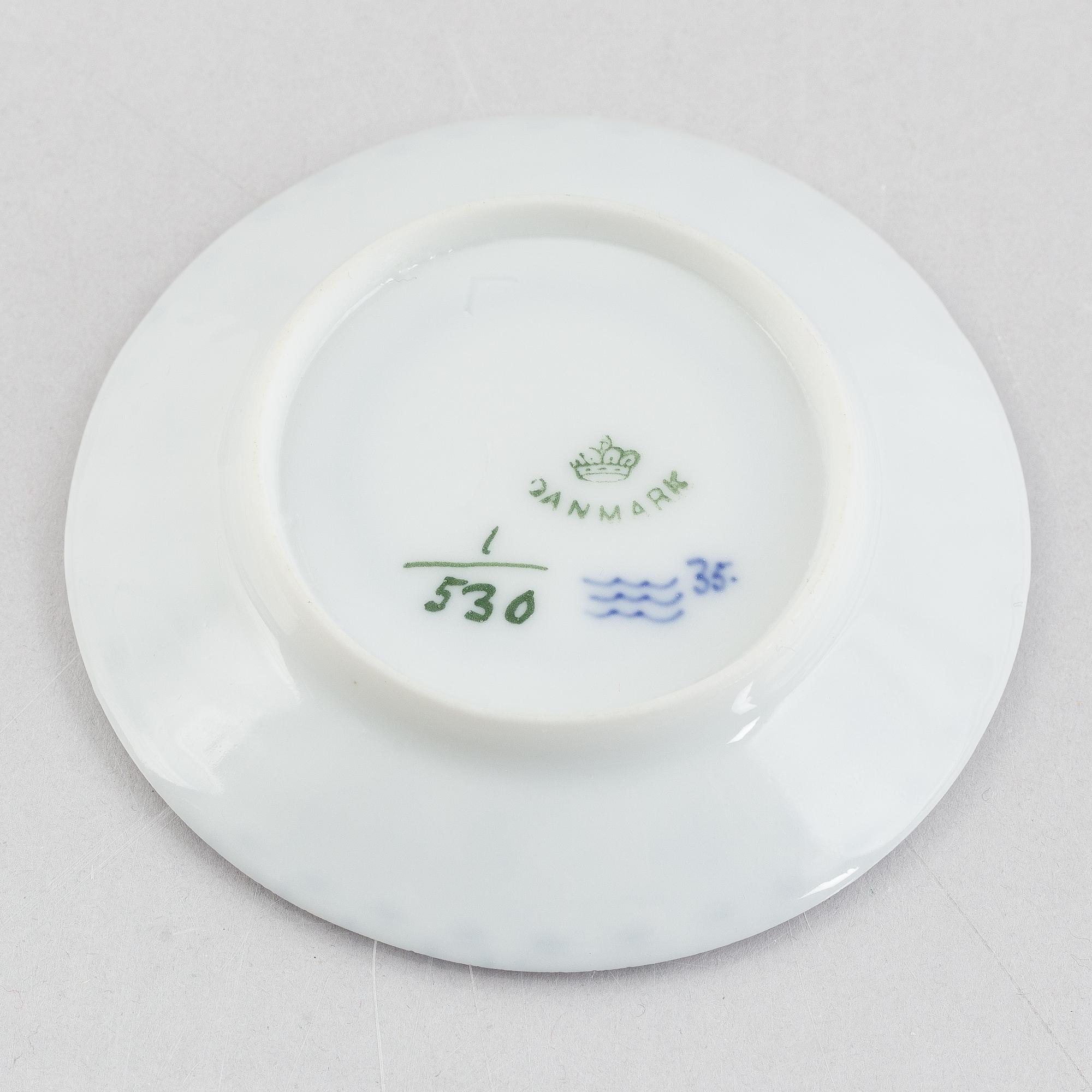 A "Musselmalet half lace" cup with saucer (for a children's service), Royal Copenhagen, model 530, 1893-1900.