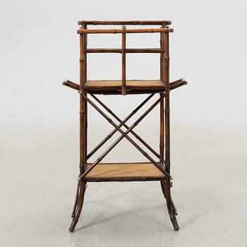 Tidningsställ, 1900-tal.