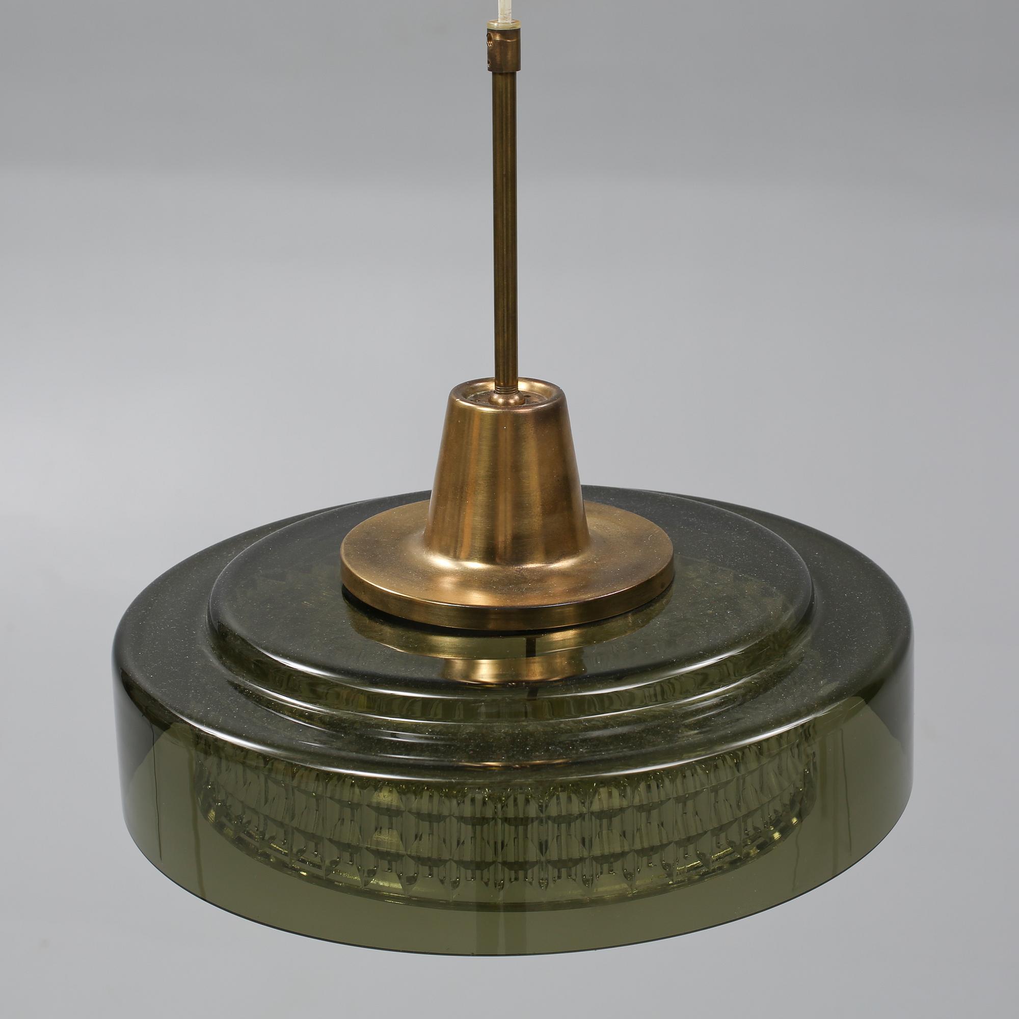 TAKLAMPA, Carl Fagerlund, Orrefors, 1900-talets andra hälft. Höjd 31 cm.