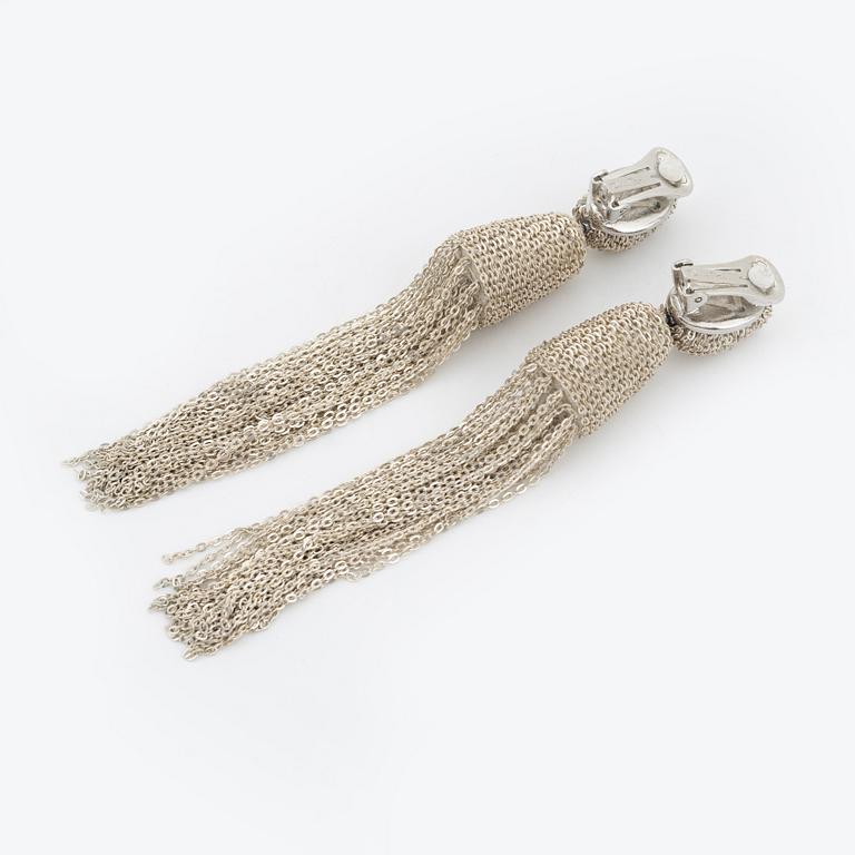 Oscar De La Renta, a pair of clip-on silver chain tassel earrings.