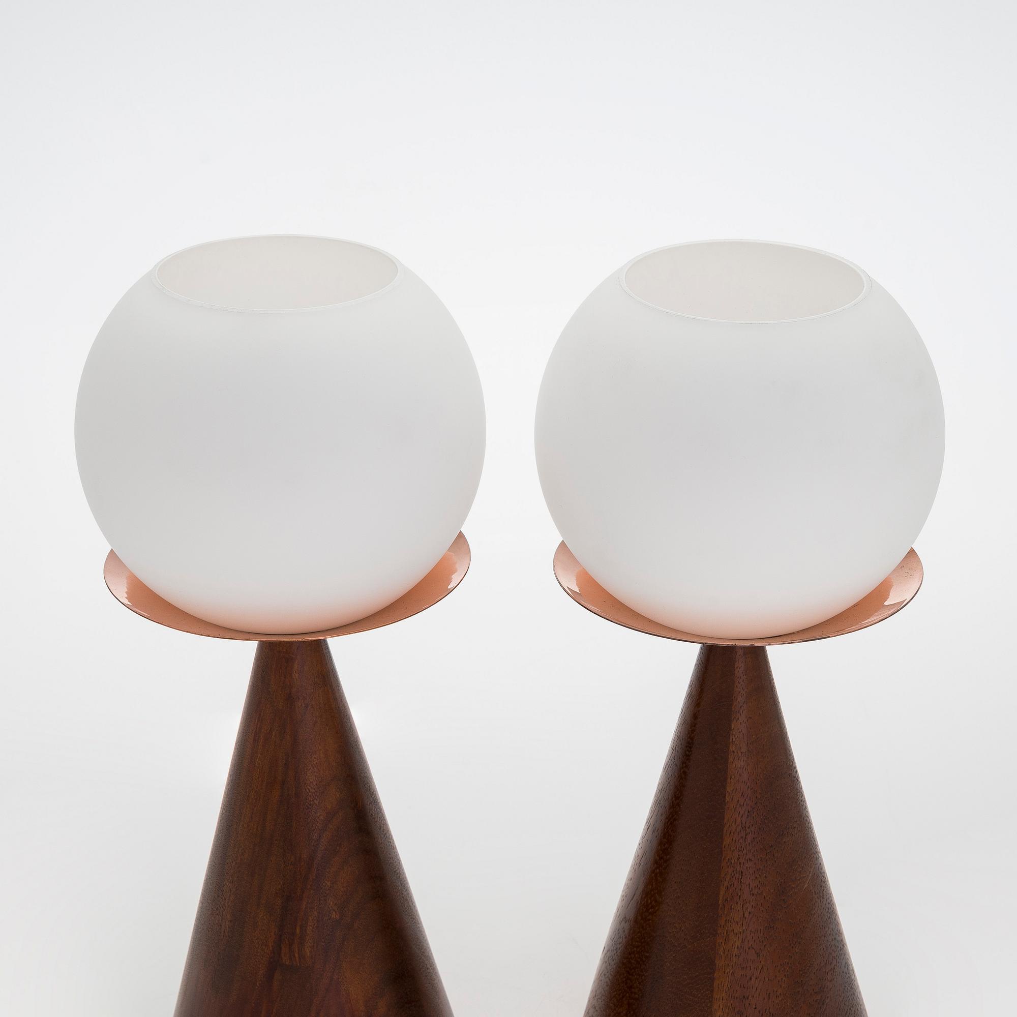 Maria Lindeman, pöytävalaisinpari, malli K11-40, Idman 1900-luvun puoliväli.