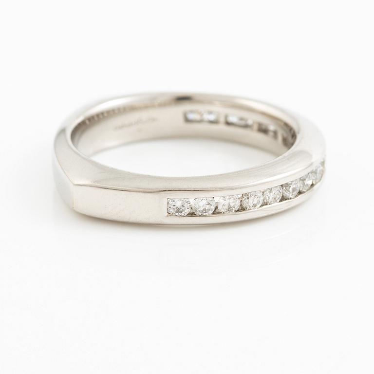 Ring, half eternity band, 14K white gold set with brilliant-cut diamonds.