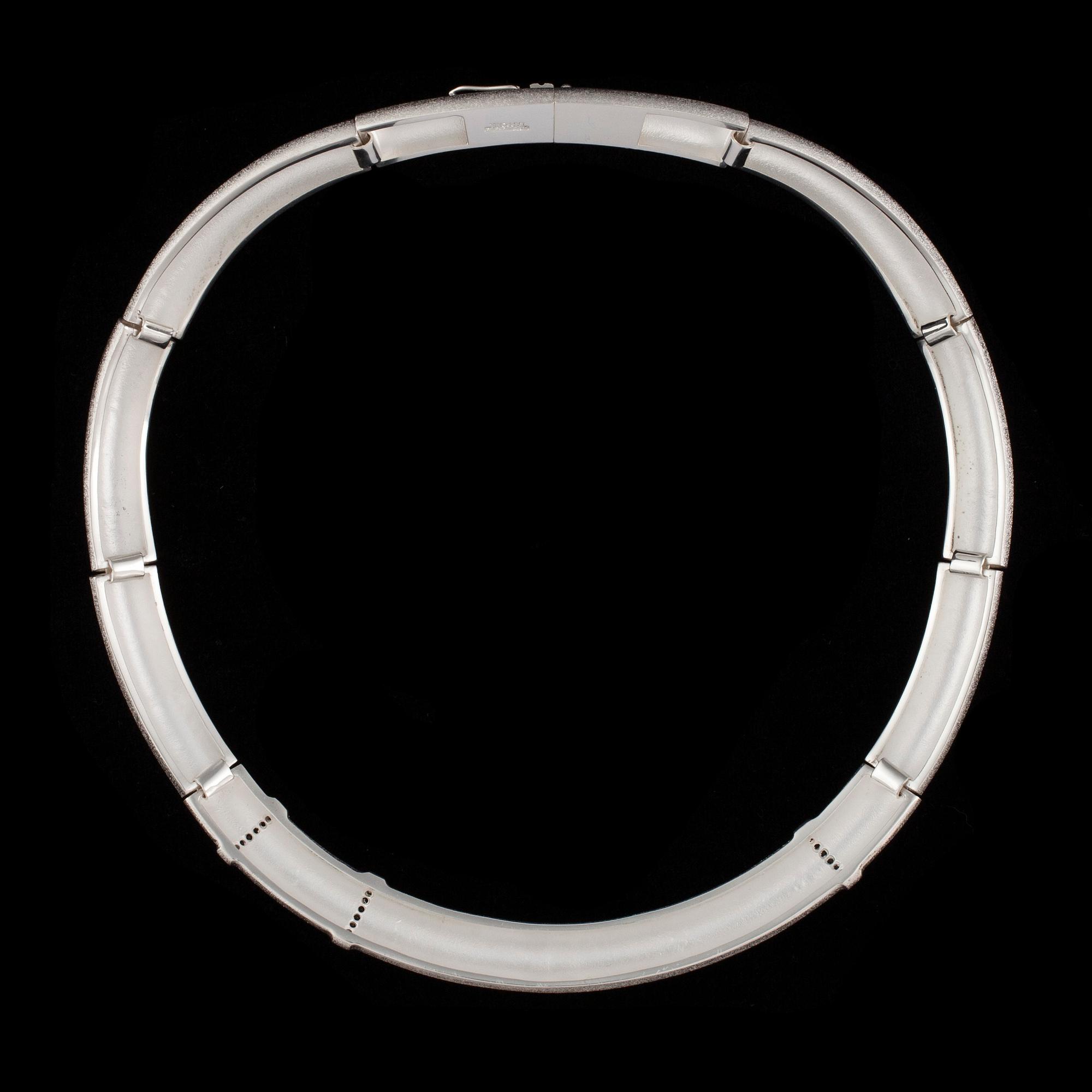 HALSSMYCKE, Black & White, sterling silver, svarta spineller, Chao-Hsien Kuo, Lapponia 2007. Vikt 148 g.