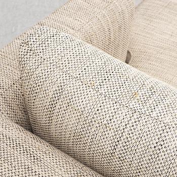 A 'Tiziano' chaise lounge from Frigerio, Italy.