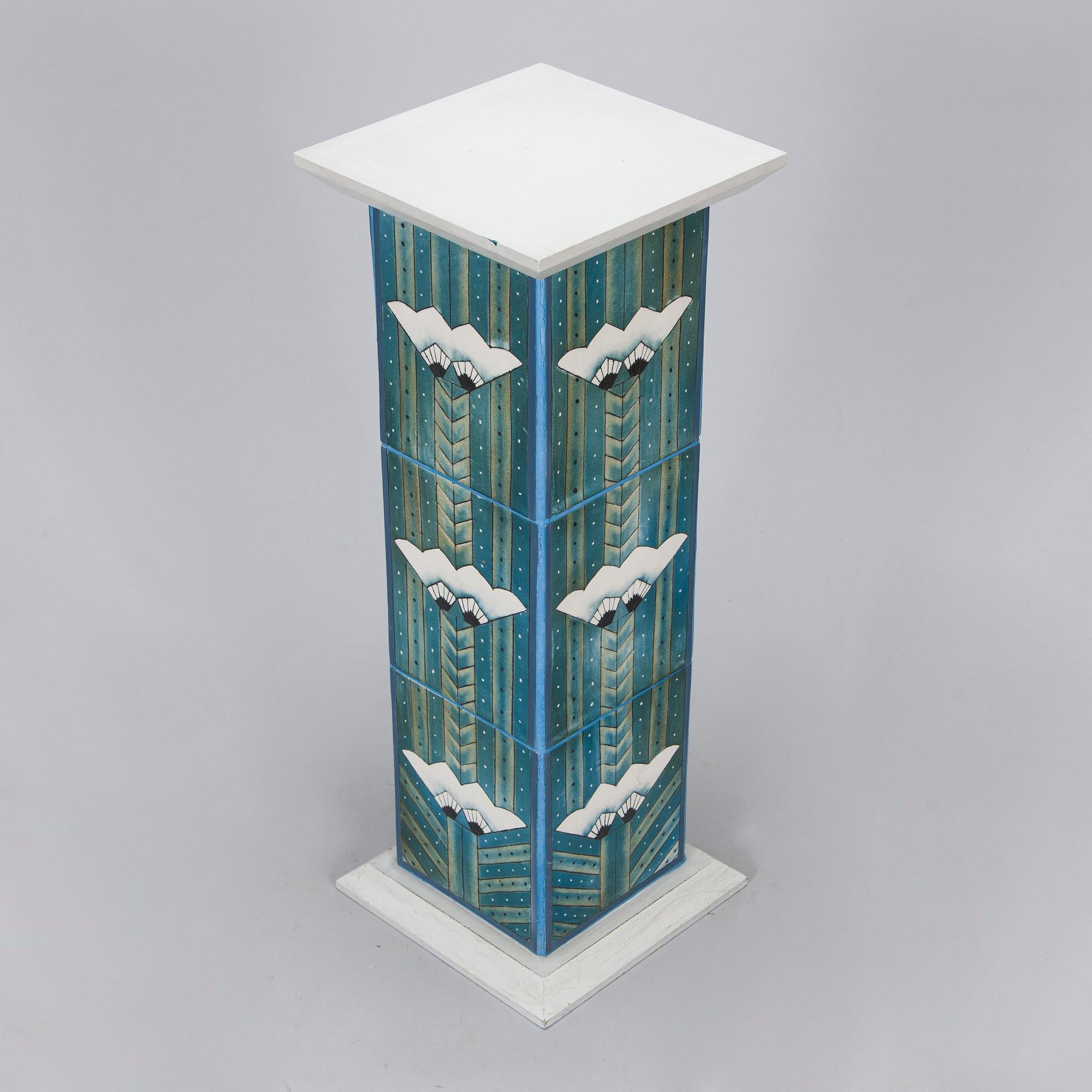 Heljä Liukko-Sundström / Rozalia Jarovic, piedestal, signerad och numrerad Arabia Pro Arte 3/90.