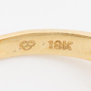 18K gold ring with a cultured pearl and small brilliant-cut diamonds.